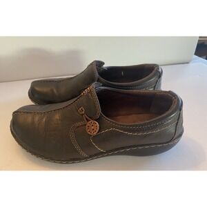Clark's women's 8M Ashland Glow Slip On Clog Loader Dark Brown